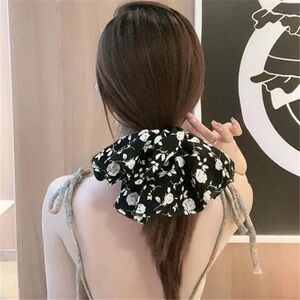 Oversized Black And White Floral Scrunchy